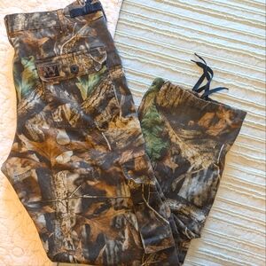 Camouflage Walls Cargo Pants Pre-owned